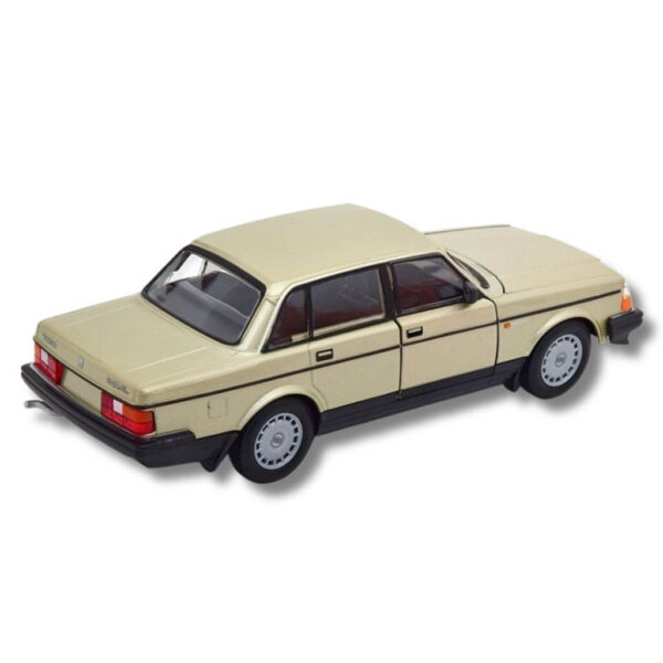 Volvo 240 GL - Image 3